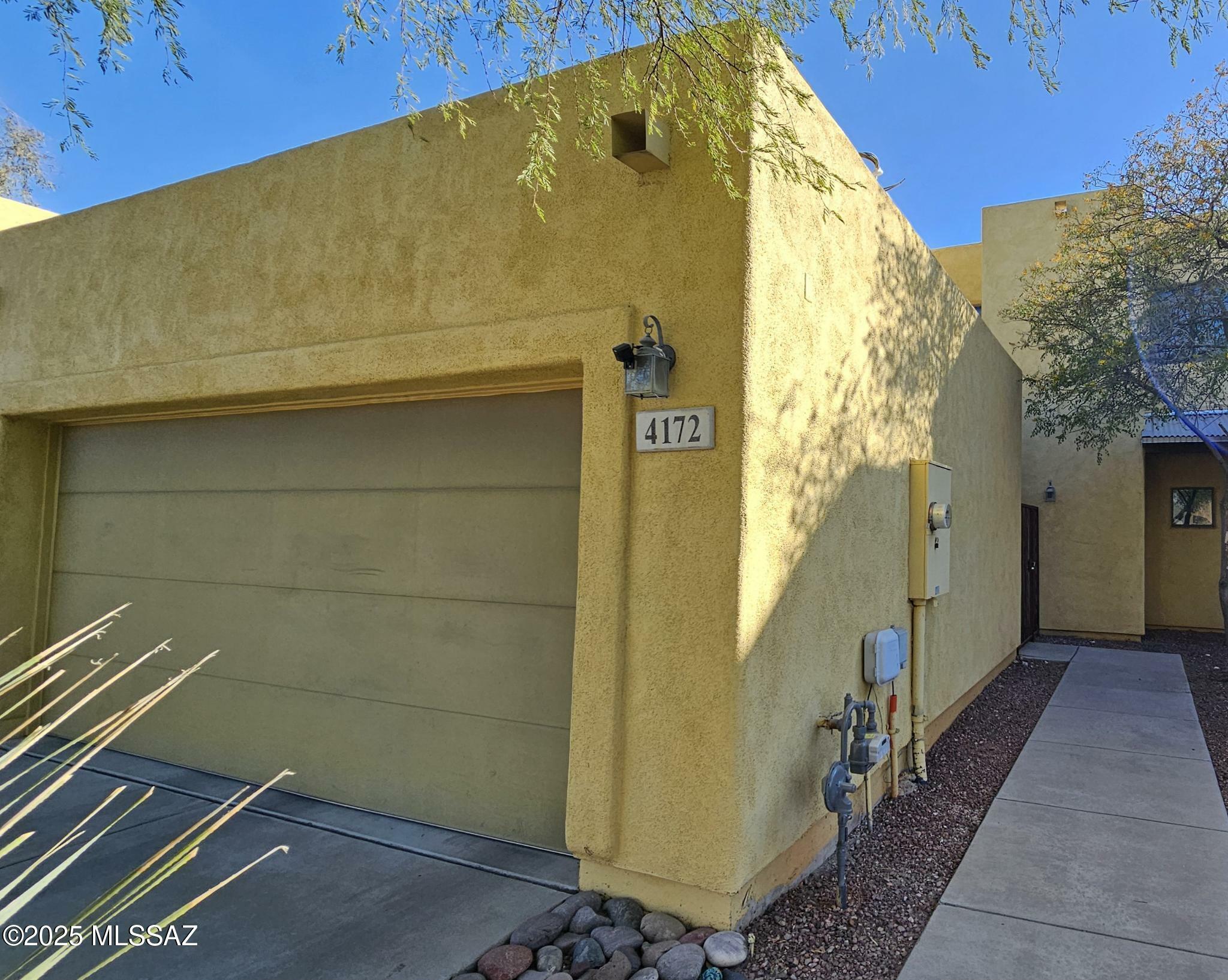 Property Photo:  4172 N Fortune Loop  AZ 85719 