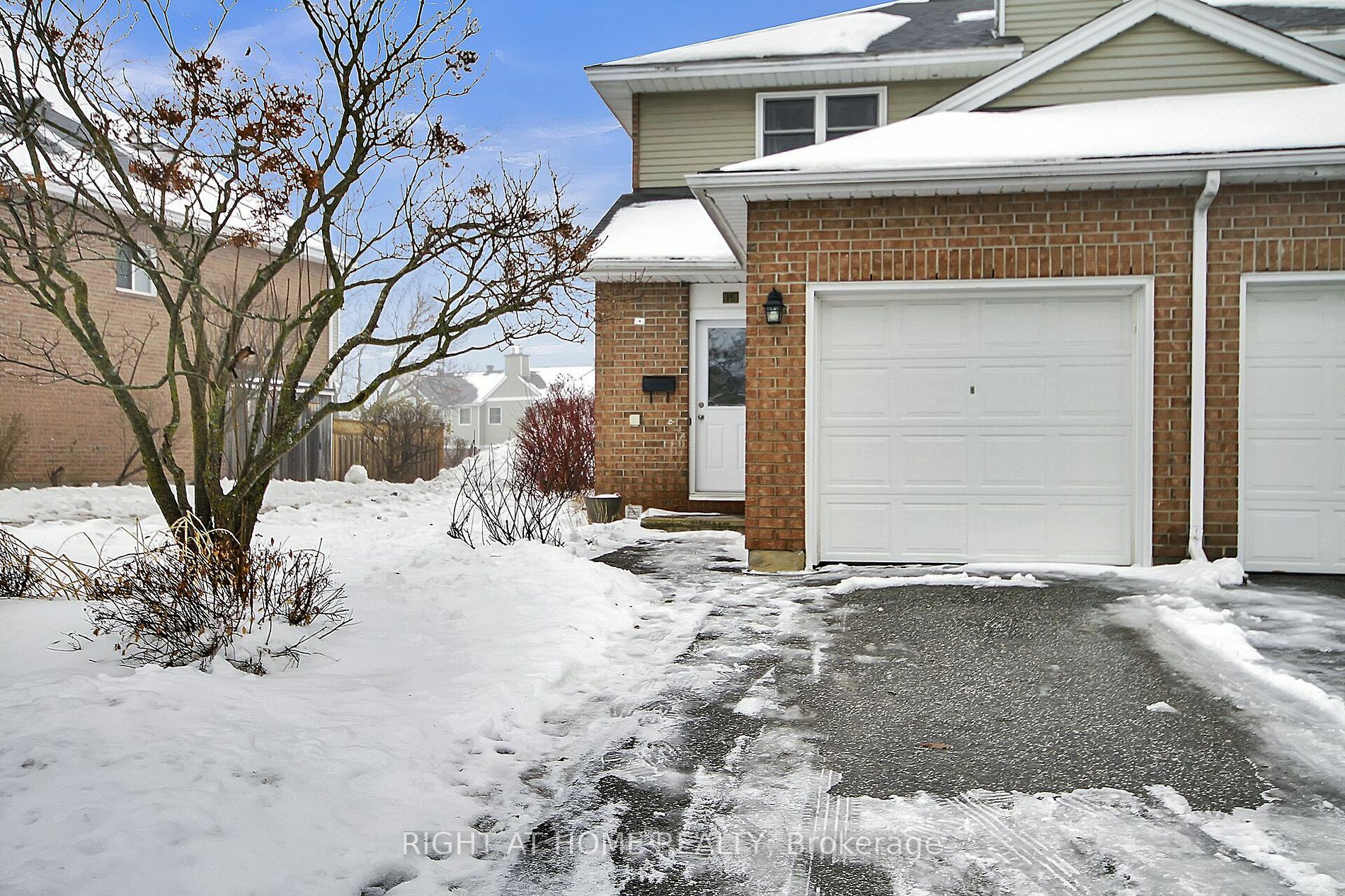 Property Photo:  15 Bentbrook Cres  ON K2J 3X9 