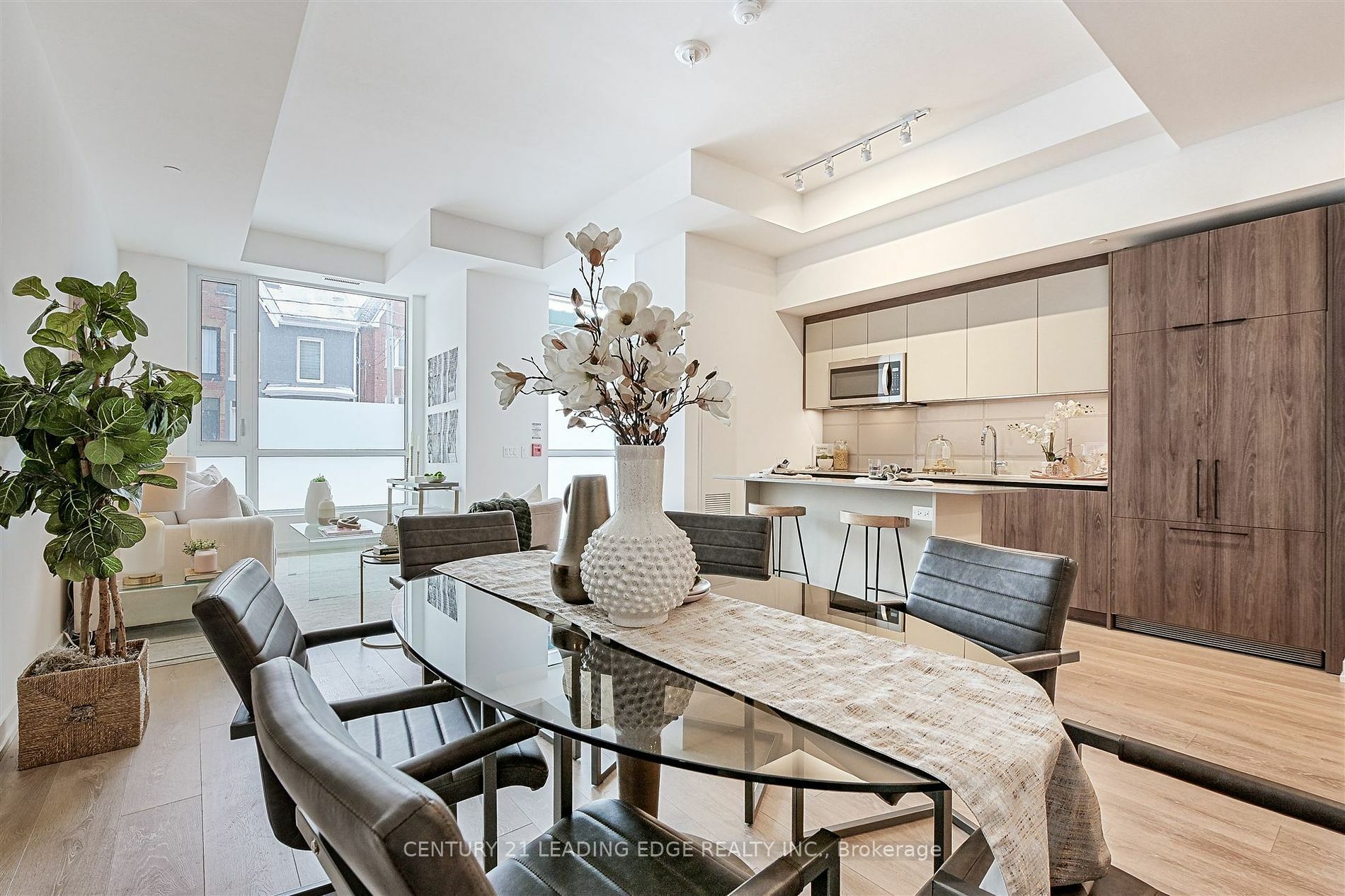 Property Photo:  164 Logan Ave Th127  ON M4M 2N2 