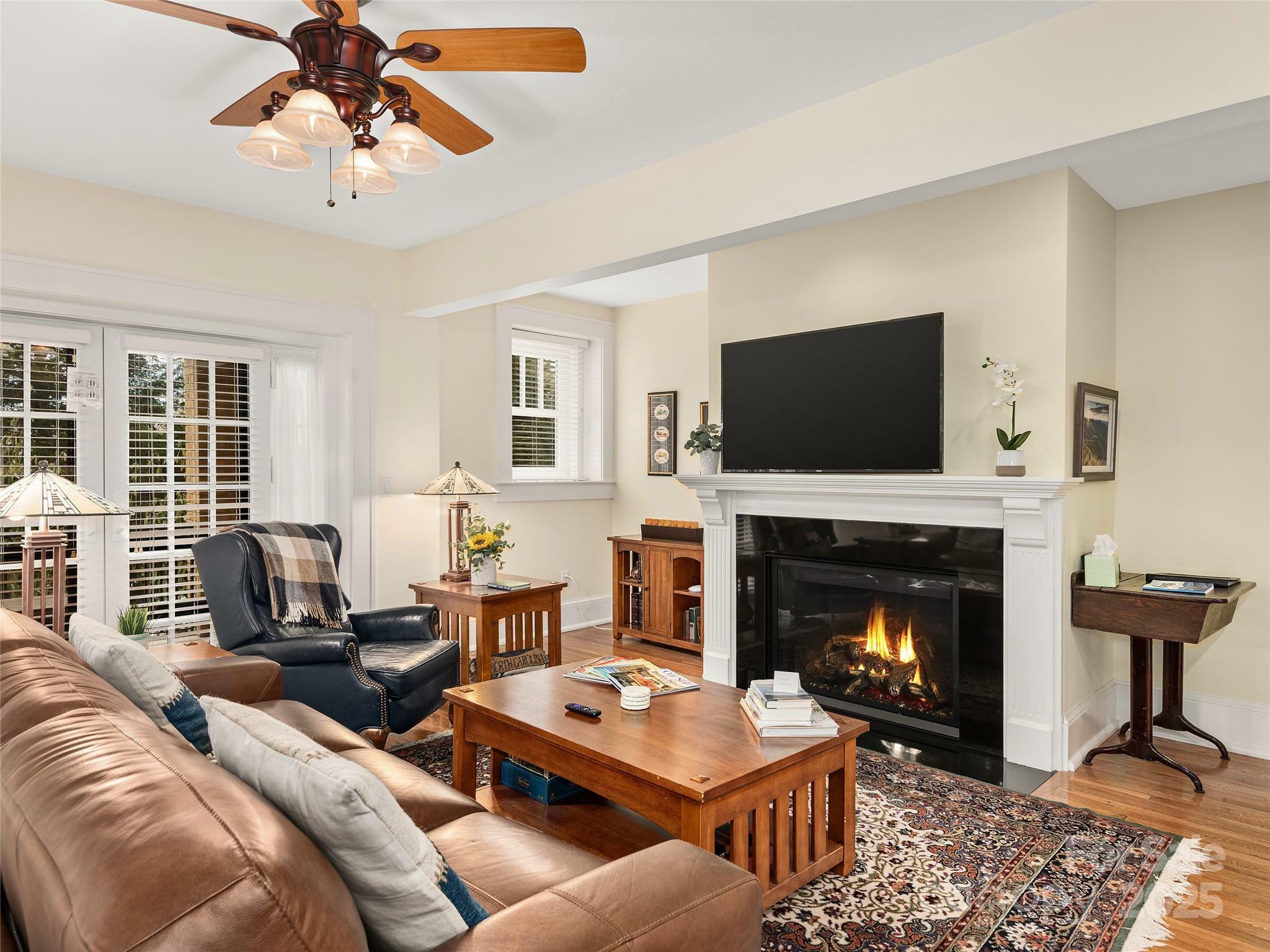 Property Photo: 203 6th Avenue W 1B NC 28739