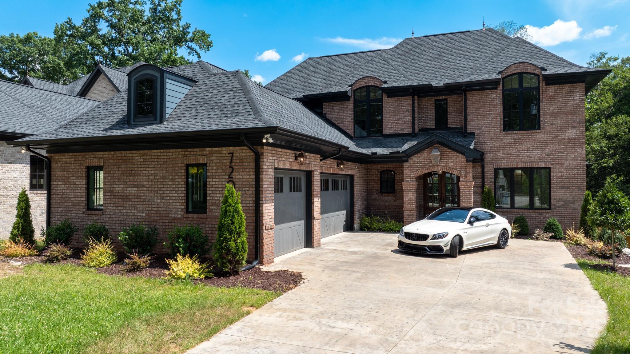 Property Photo: 720 Ideal Way NC 28209