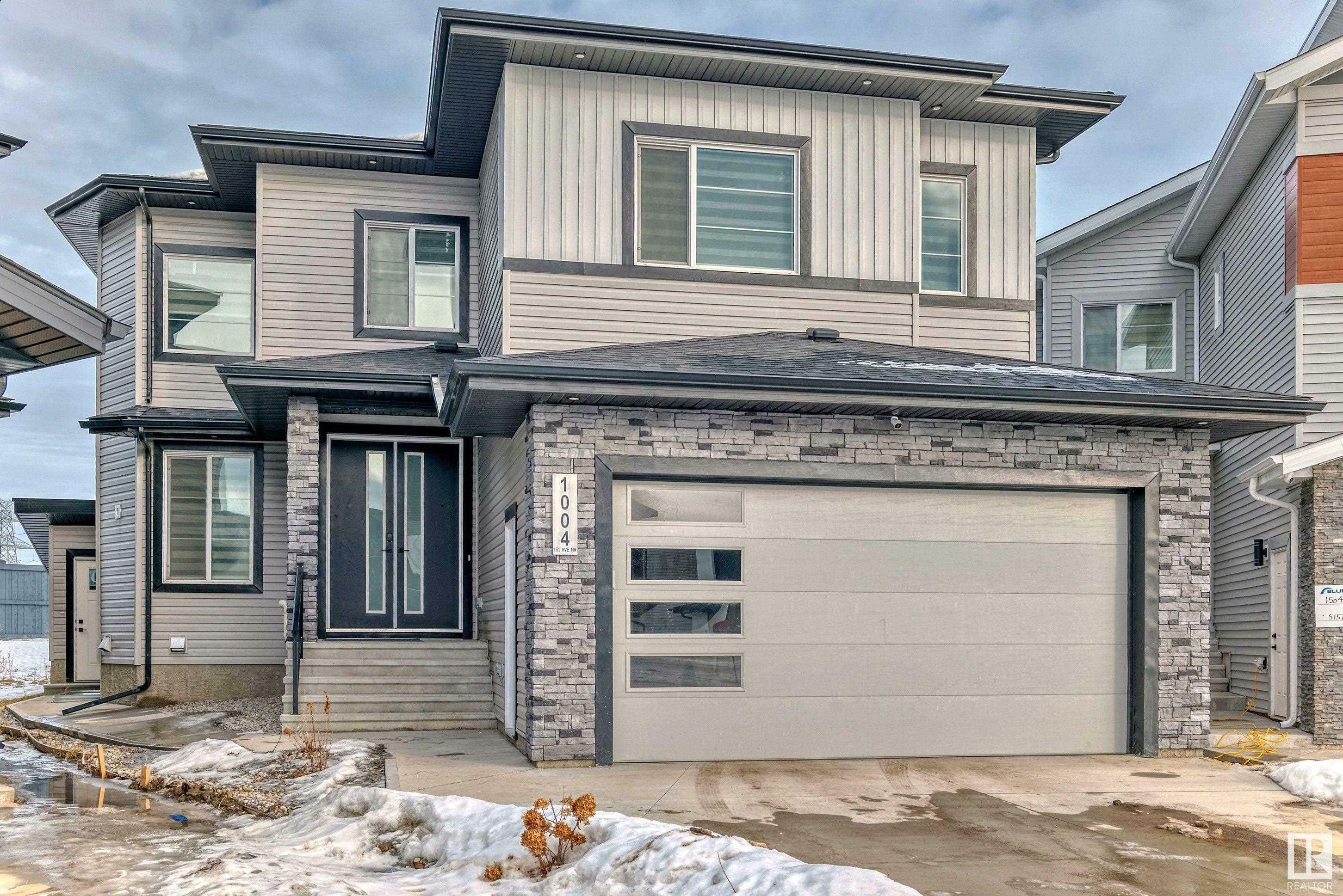 1004 151 Avenue NW  Edmonton AB T5Y 4C8 photo