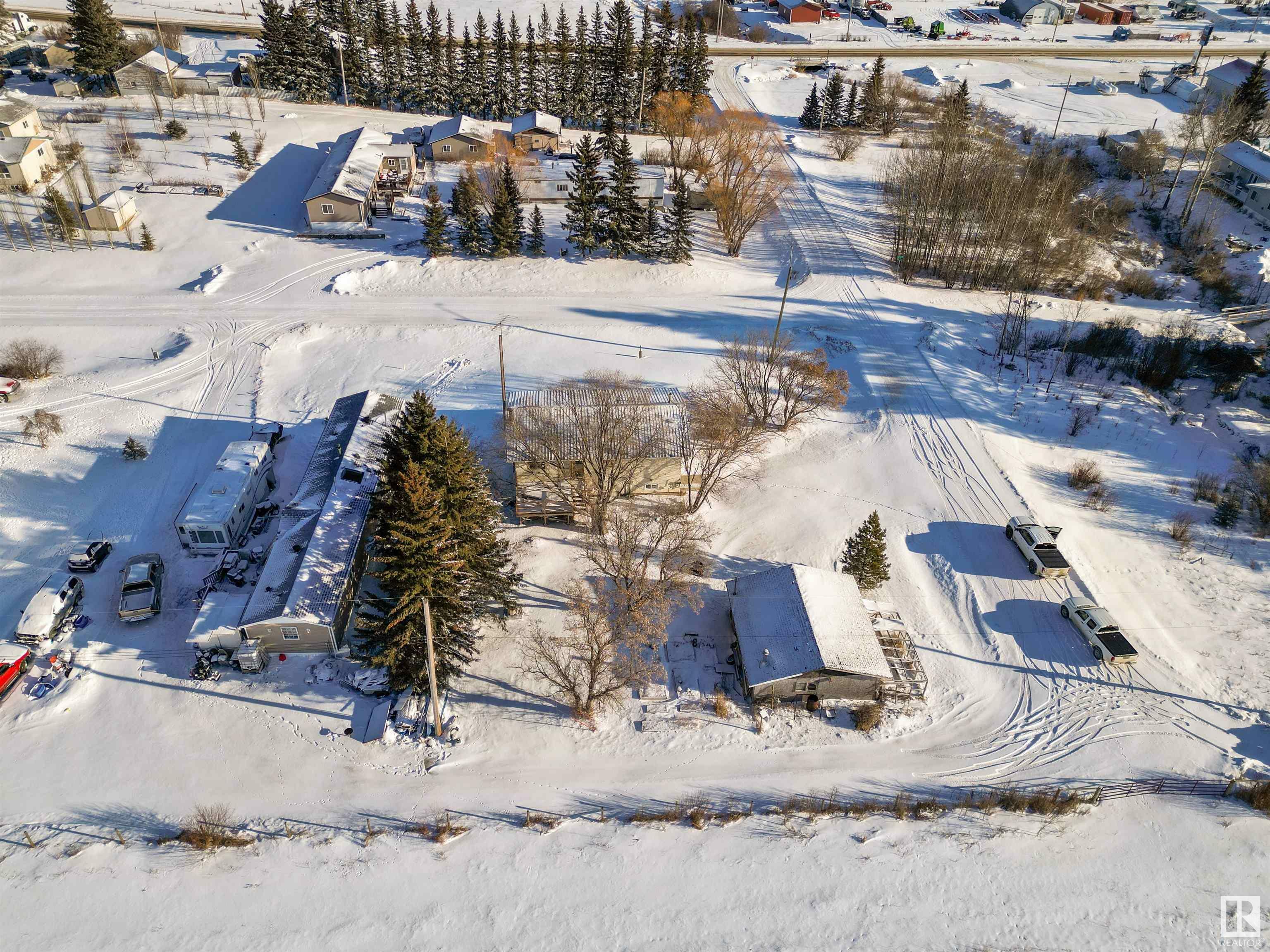 Property Photo:  5202 51 Street  AB T0E 2H0 