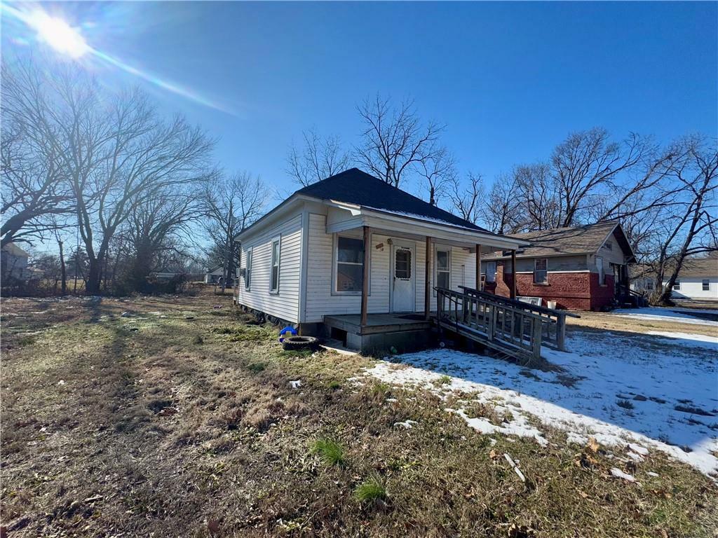 Property Photo:  1013 E Poplar Street  KS 67301 