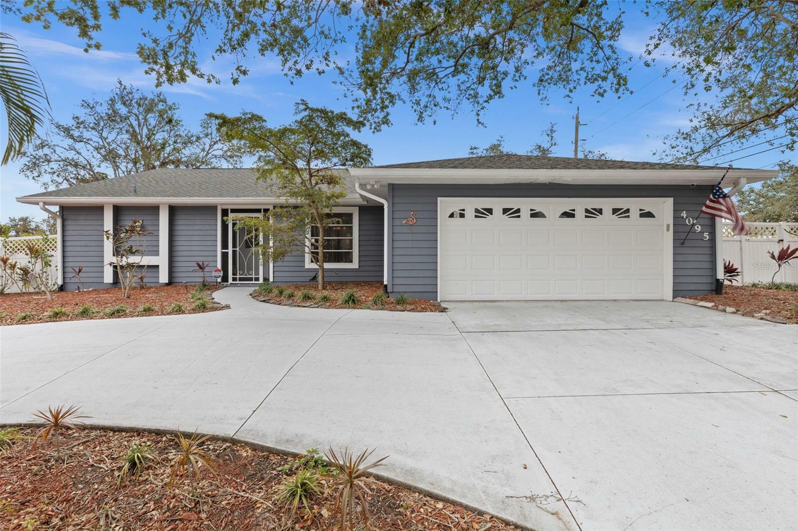 Property Photo:  4095 Redbird Circle  FL 34231 