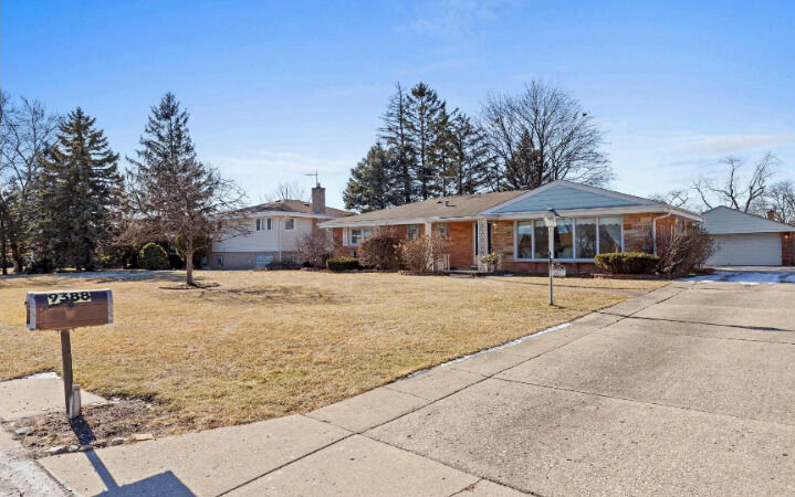 9388 N Western Avenue  Des Plaines IL 60016 photo