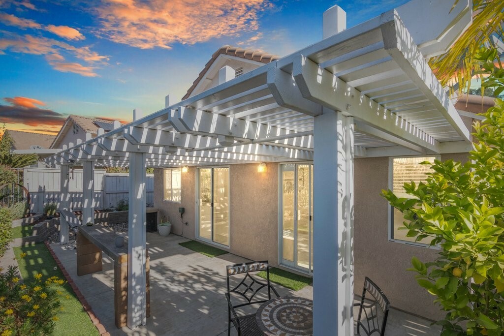 Property Photo: 23870 Via Astuto CA 92562