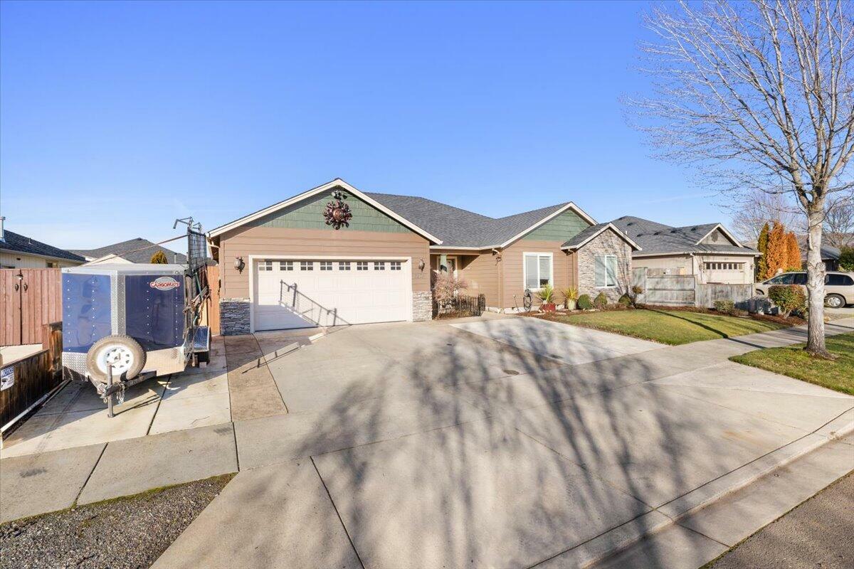 Property Photo:  3271 Dearborn Lane  OR 97504 