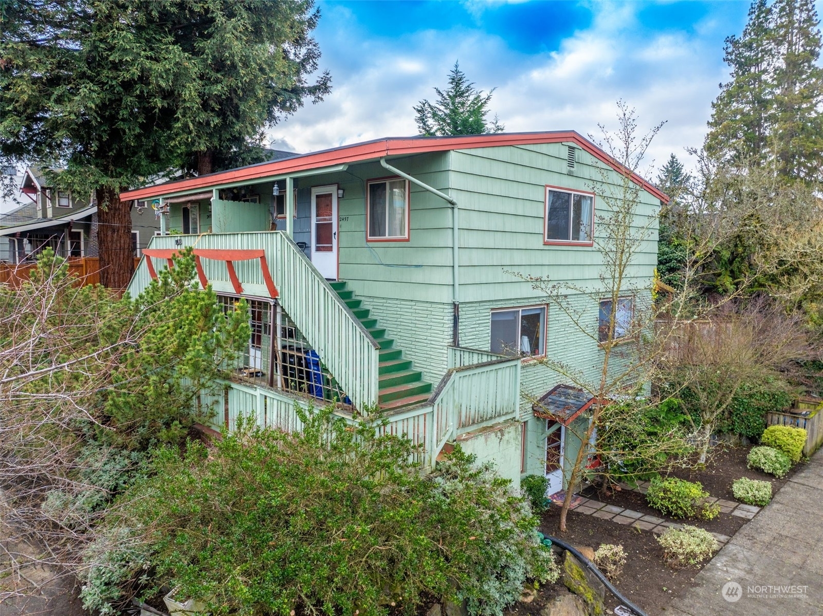 Property Photo:  2455  Queen Anne Avenue N  WA 98109 