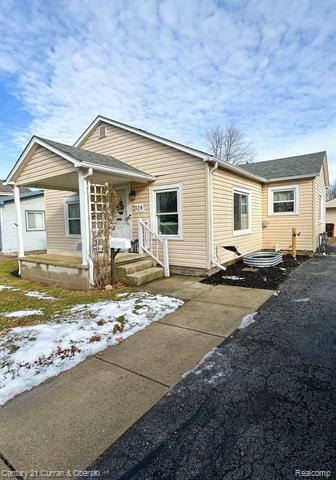 Property Photo:  324 Dunham Street  MI 48131 