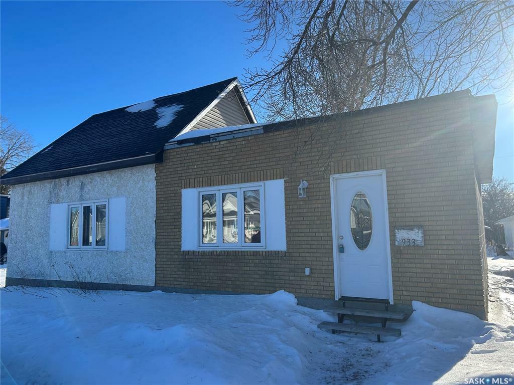 933 Stadacona Street E  Moose Jaw SK S6H 0K7 photo