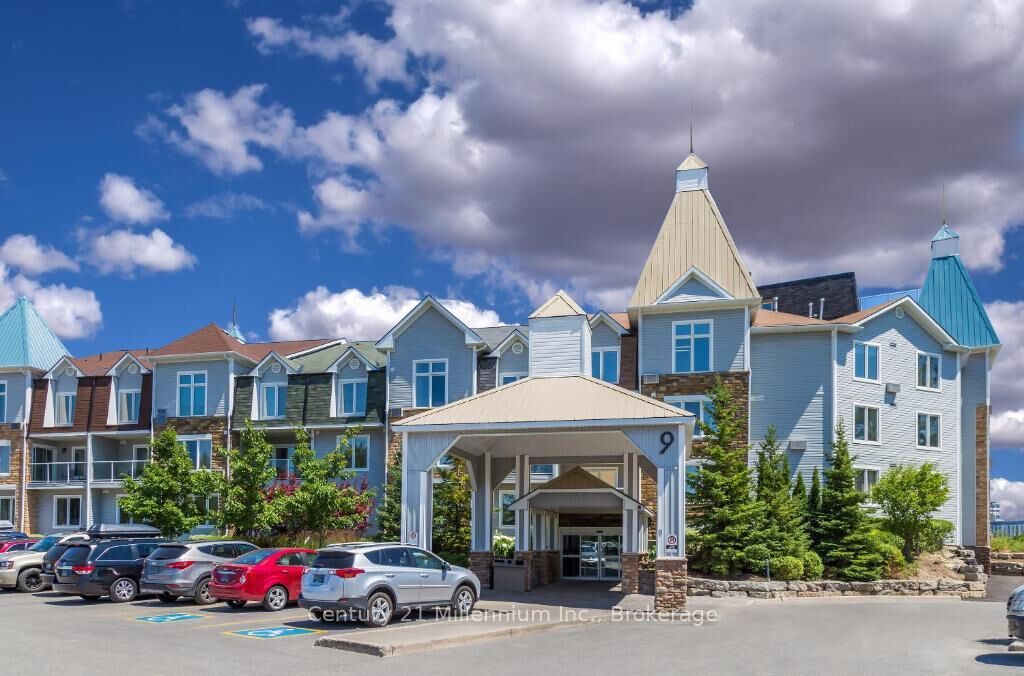 Property Photo: 9 Harbour Street E 4109-41 ON L9Y 5C5