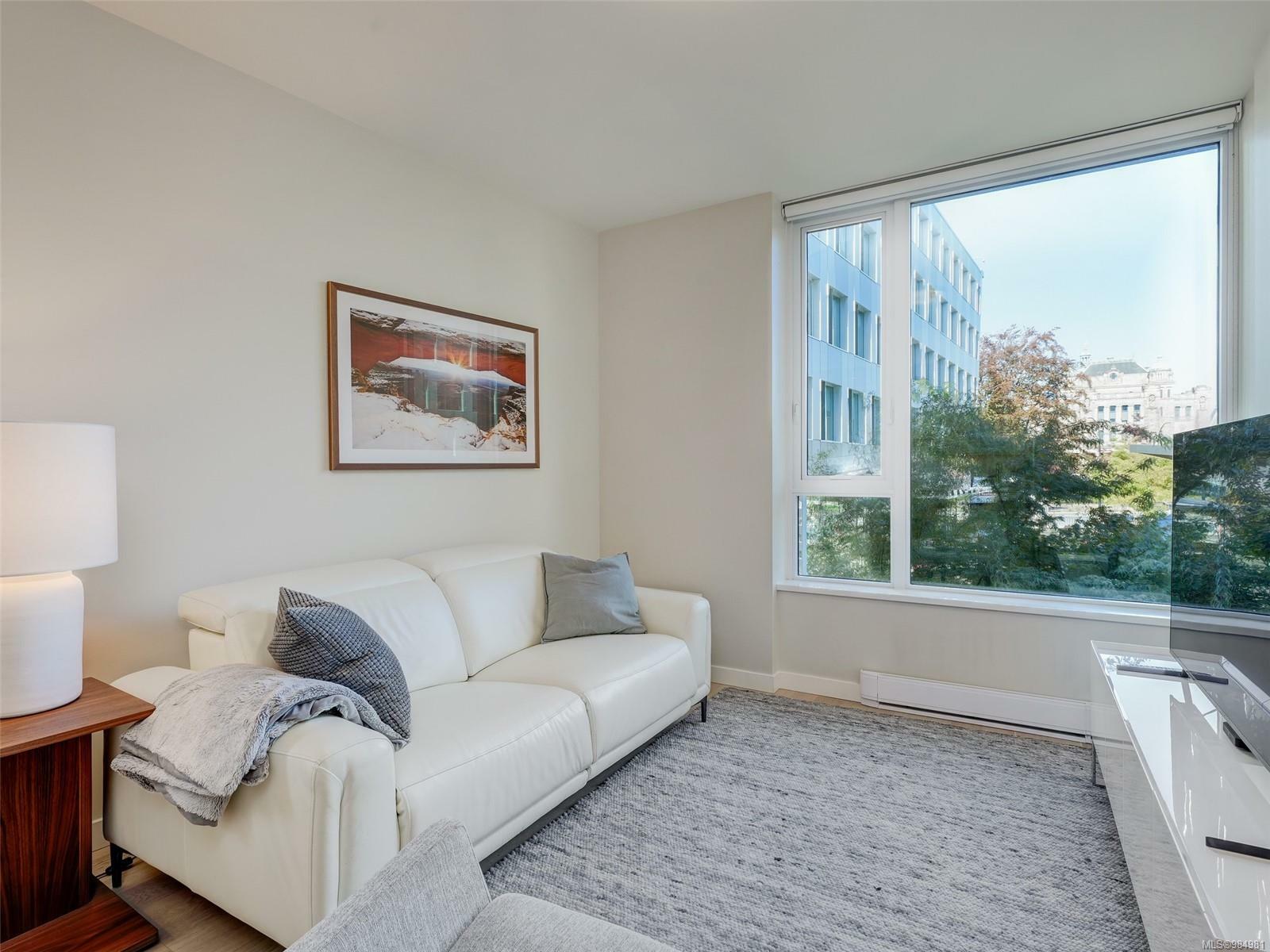 Property Photo:  550 Michigan St 203  BC V8V 1S1 