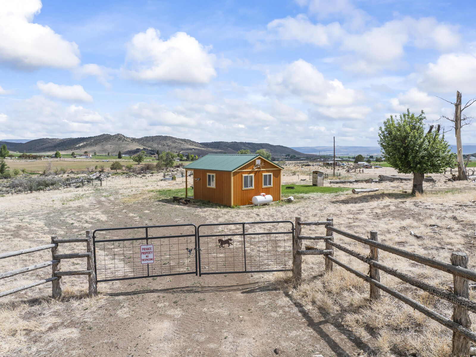 Property Photo: 1054 E Jakes Place Rd UT 84747