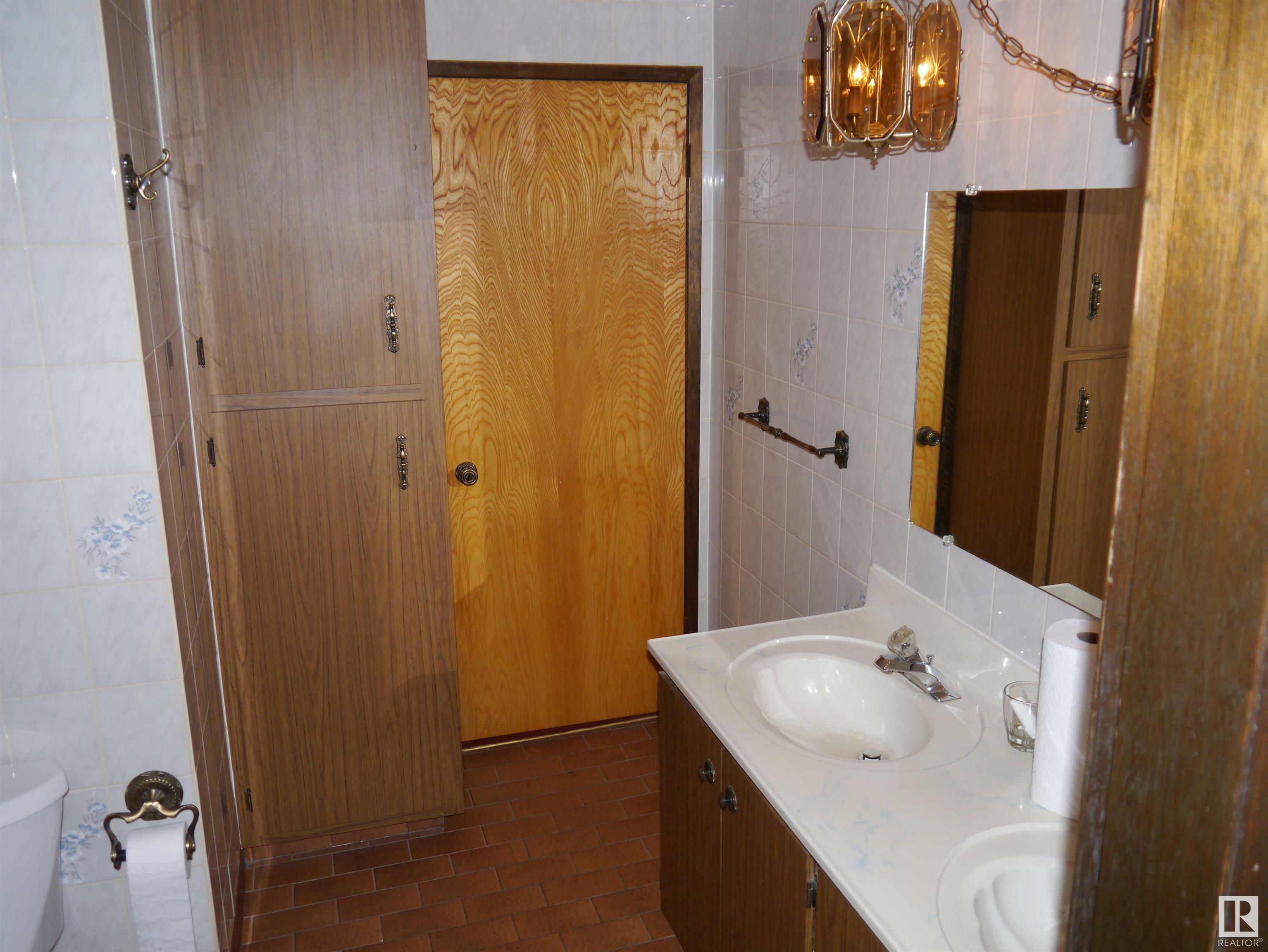 Property Photo:  4907 & 4911 47 Avenue  AB T7Z 1L7 