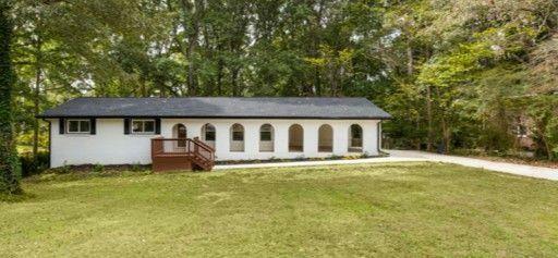 Property Photo:  1019 Crestwood Lane  GA 30087 