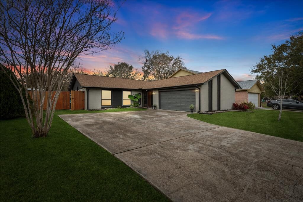 Property Photo:  5002 Fawndale Way  TX 77521 