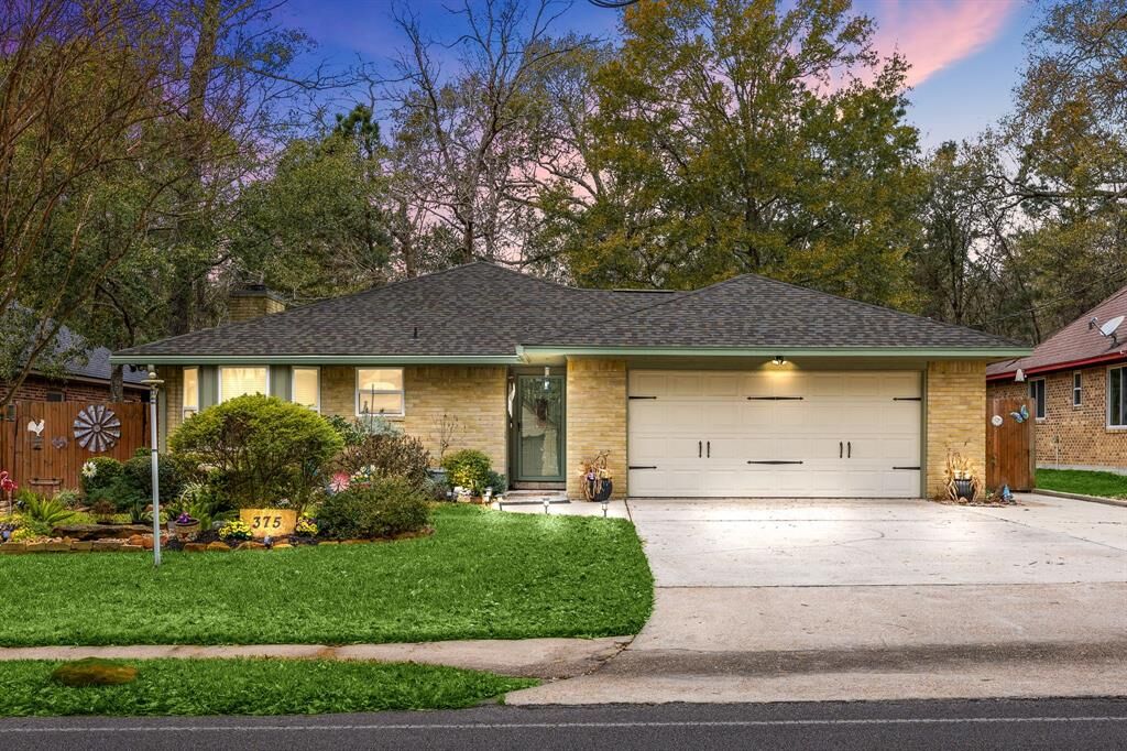 Property Photo:  375 Rolling Hills Drive  TX 77304 