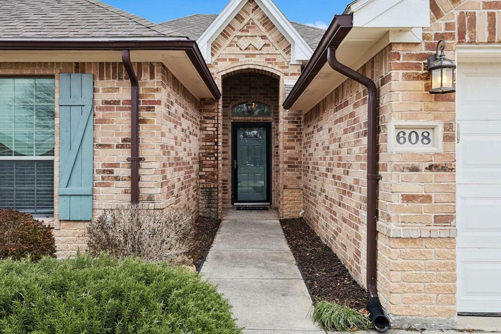 Property Photo:  608 Westgate Drive  TX 76008 