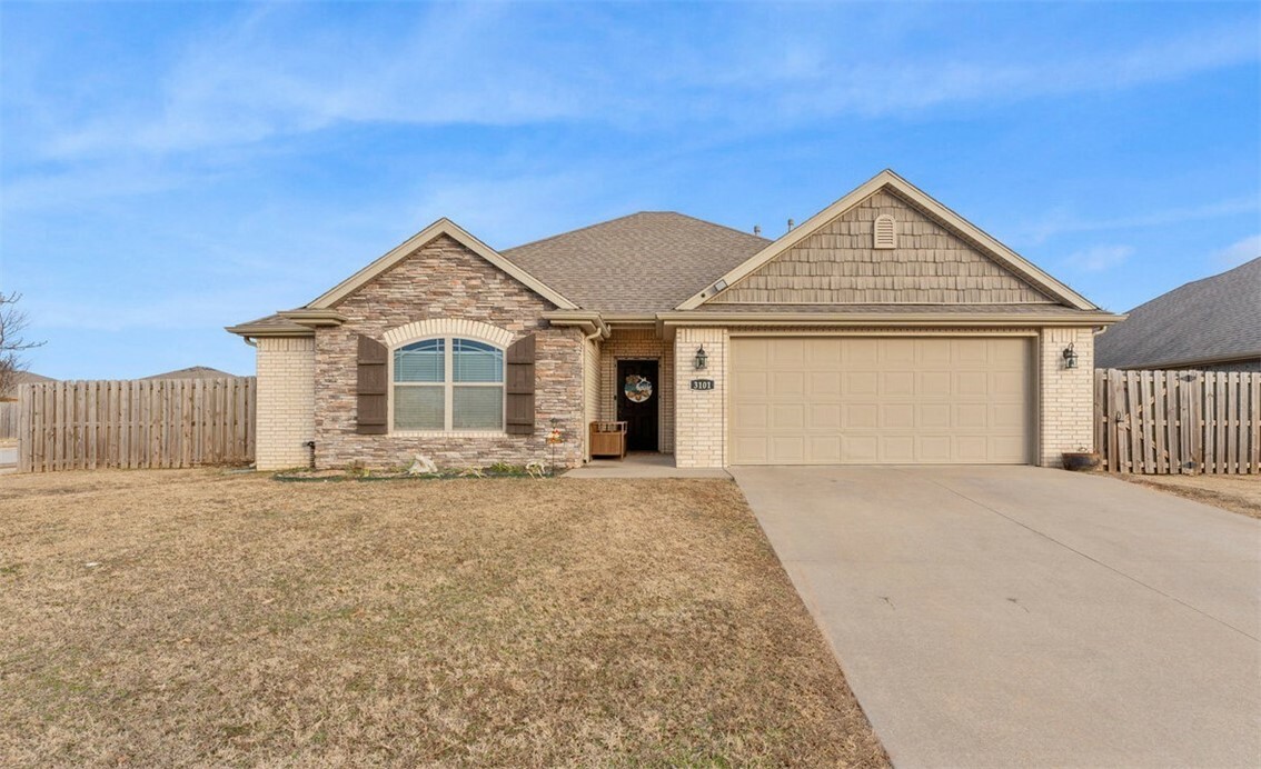 Property Photo:  3101 S 4th Street  AR 72758 