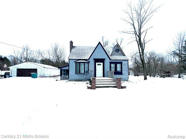 Property Photo:  10487 Grand Blanc Road  MI 48436 