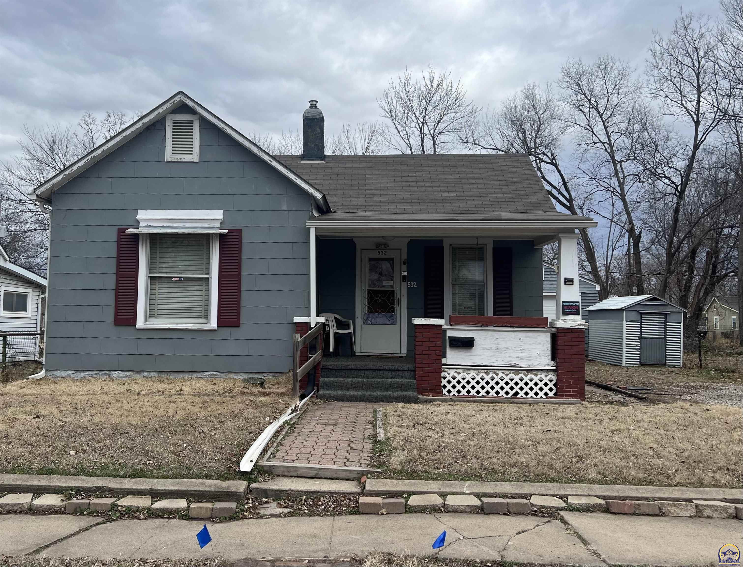 Property Photo:  532 NE Sardou Ave  KS 66608 