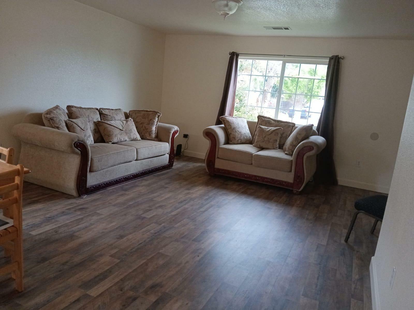 Property Photo: 1065 W Yale Avenue CA 93247