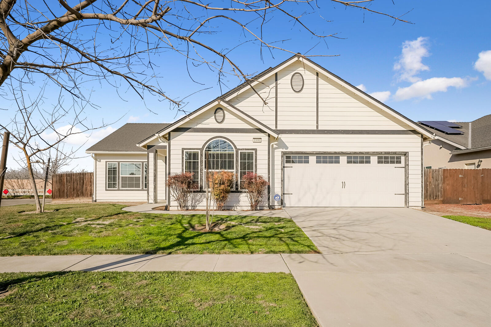 Property Photo: 1890 Bryman Street CA 93230