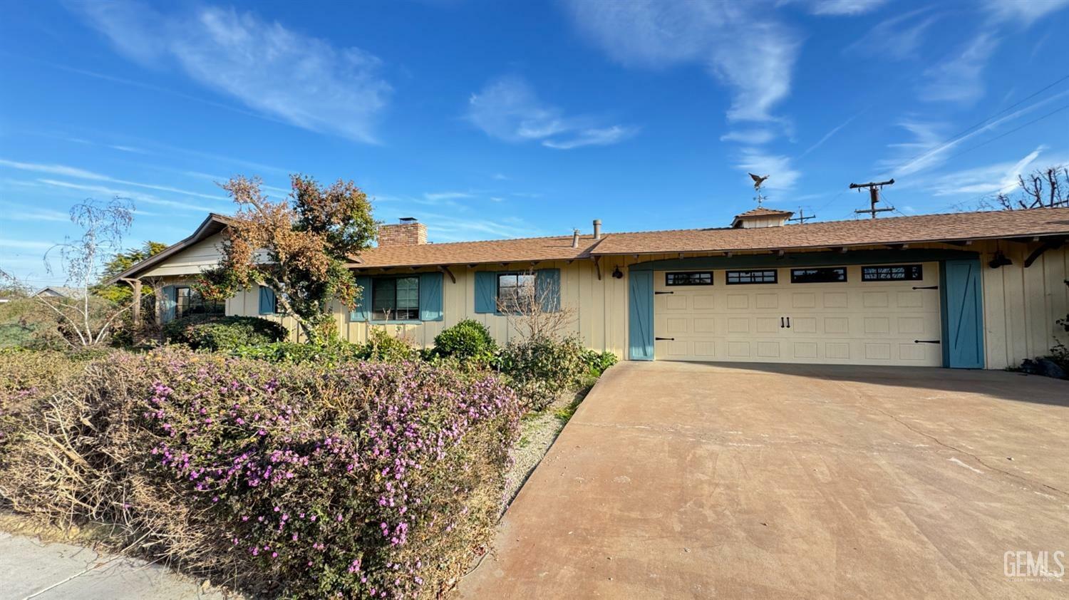 Property Photo: 3925 Garnsey Lane CA 93309