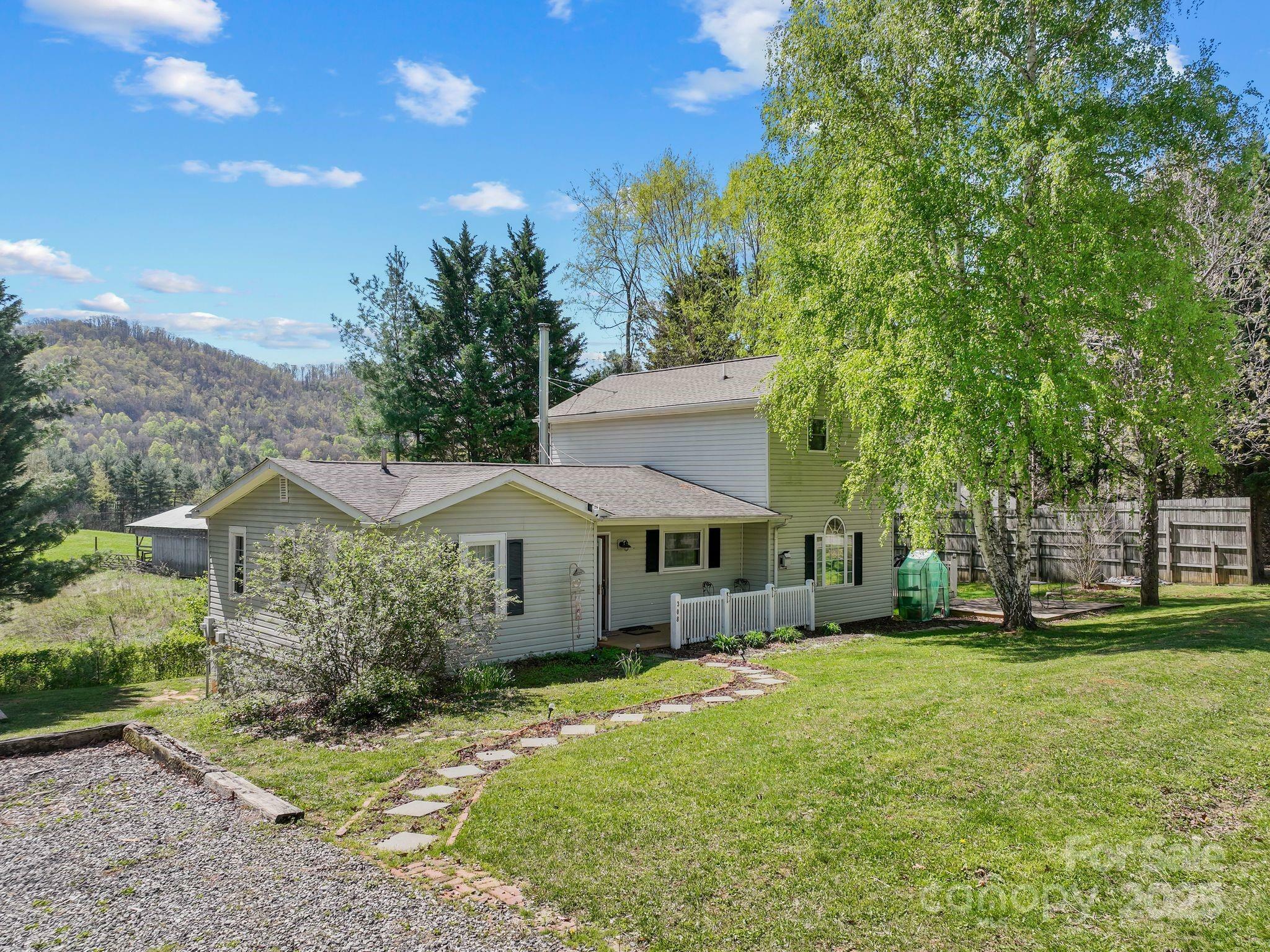 Property Photo: 308 Browntown Road NC 28748