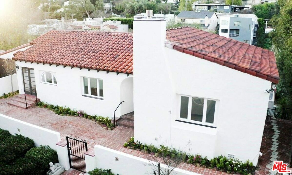 Property Photo:  3447   Primera Ave  CA 90068 