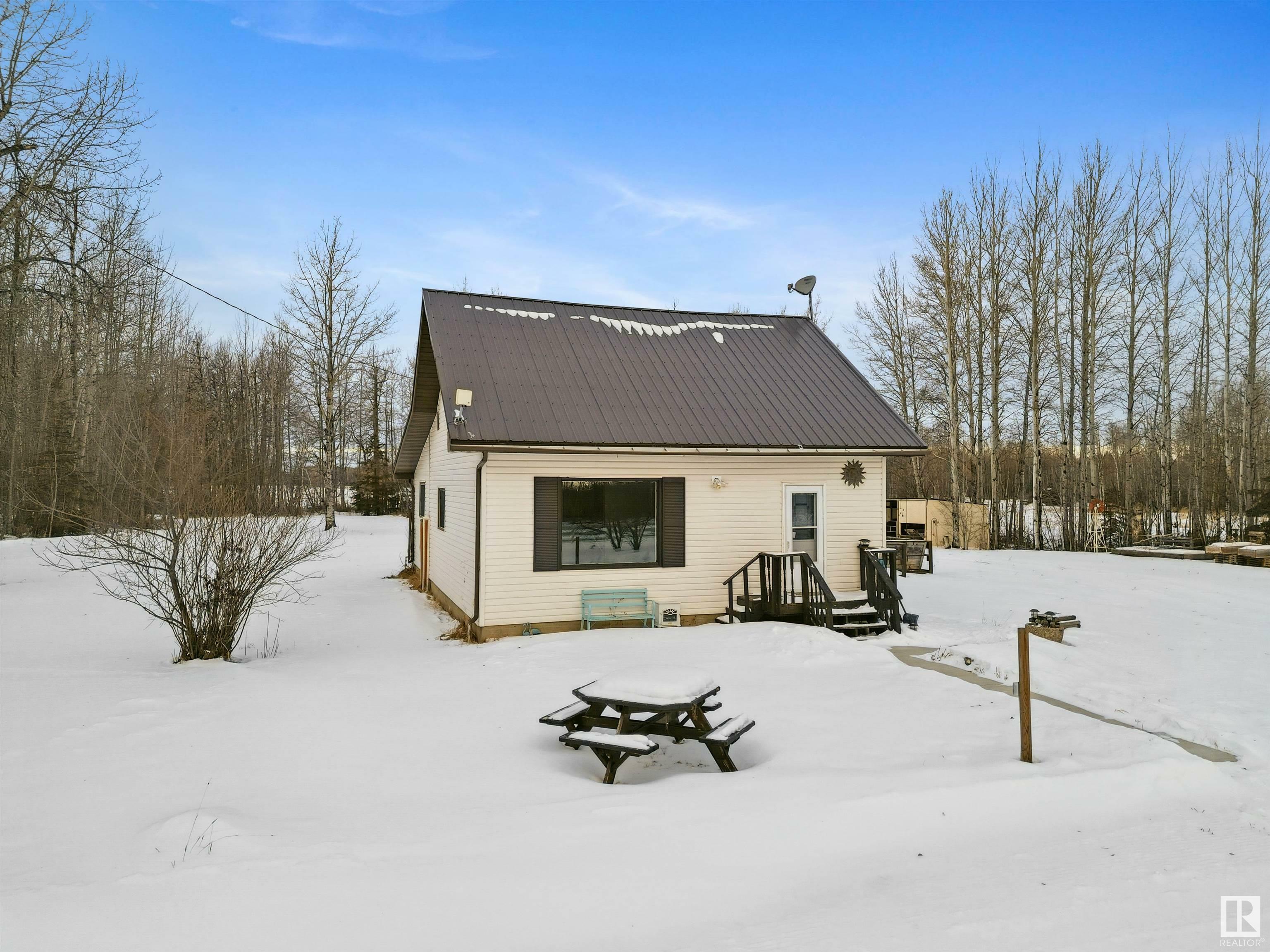 Property Photo:  48312 Rge Road 84  AB T7A 2A1 