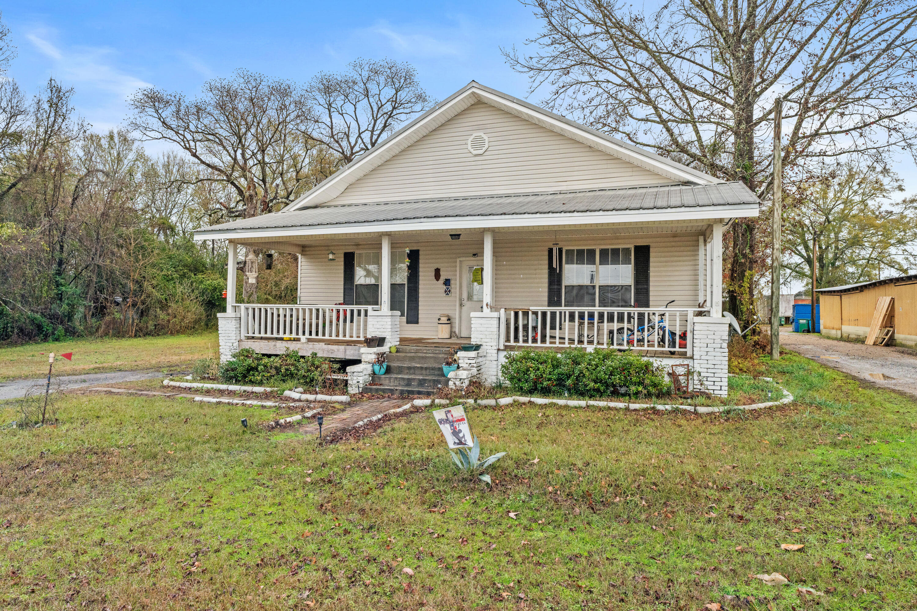Property Photo: 113 N Railroad Rd. MS 39465