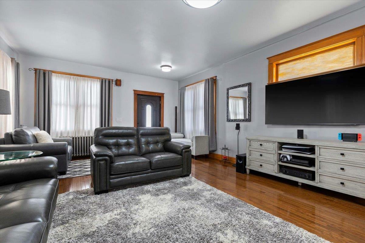 Property Photo:  1444 Gillespie Avenue  NY 10461 