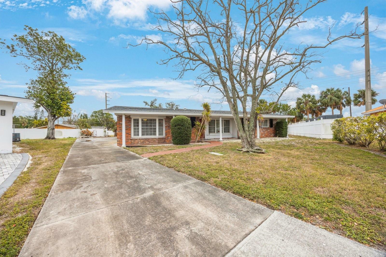 5290 38th Way S  St Petersburg FL 33711 photo