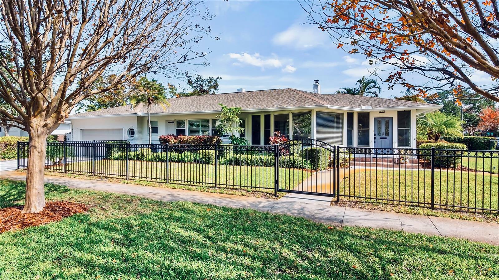 Property Photo: 105 17th Avenue NE FL 33704