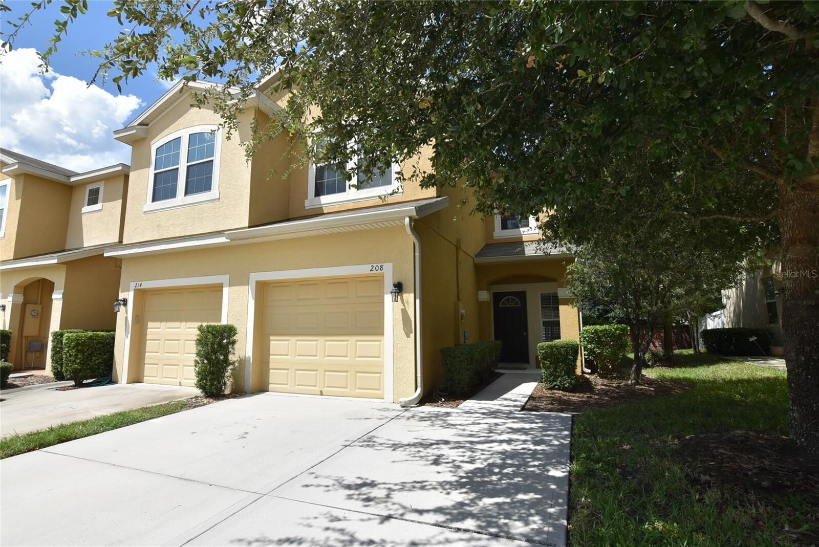 Property Photo: 208 Windflower Way FL 32765