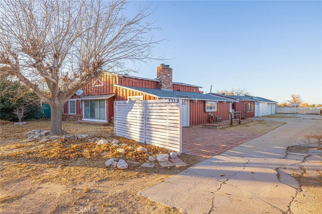 Property Photo:  3339 E Avenue S  CA 93550 