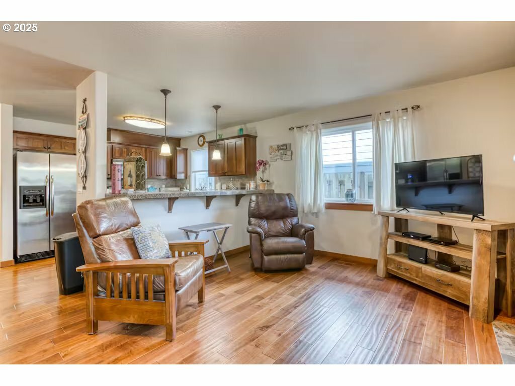 Property Photo: 1061 S Columbia St OR 97138