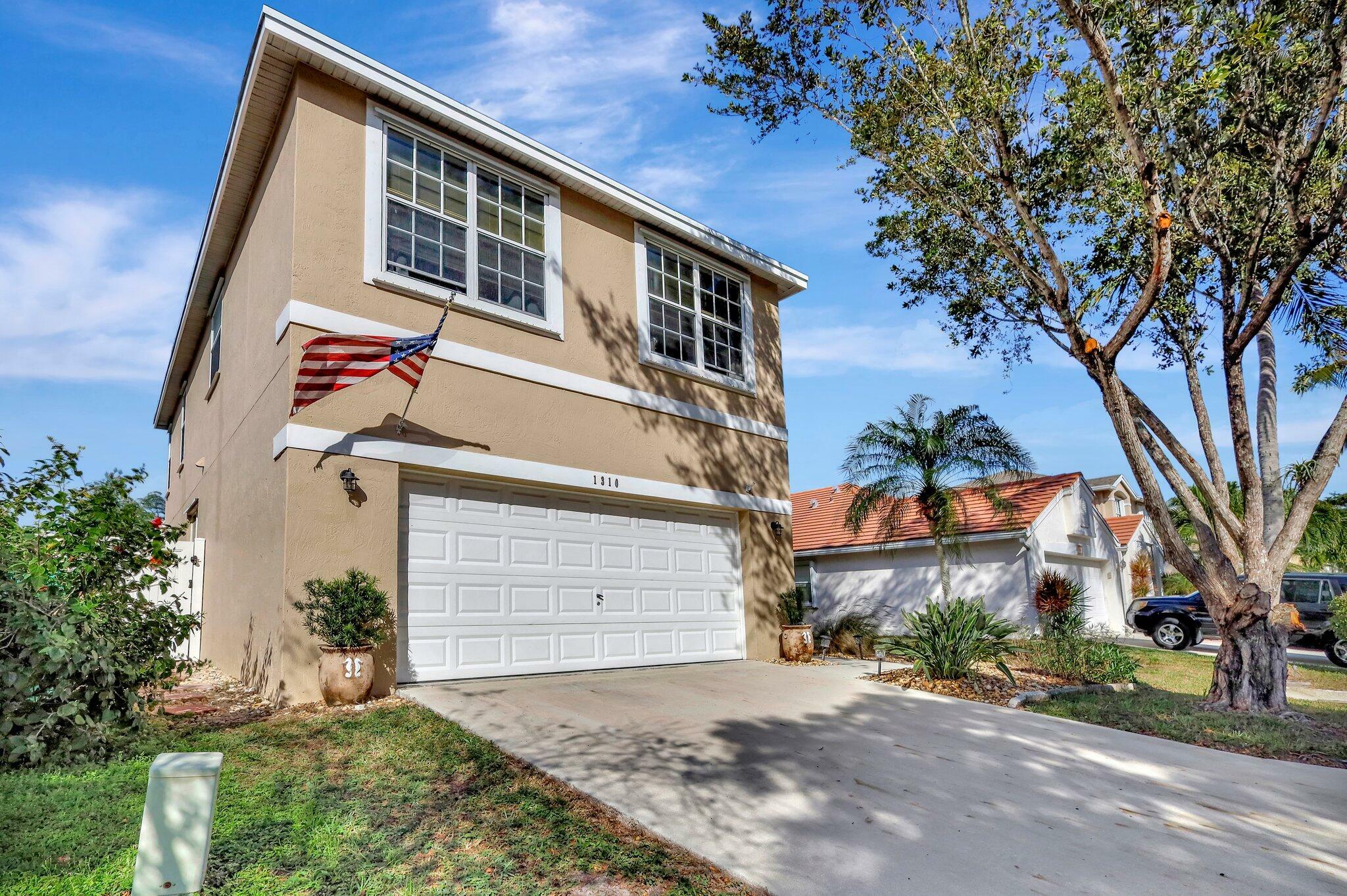 Property Photo:  1310 Fairfax Circle E  FL 33436 