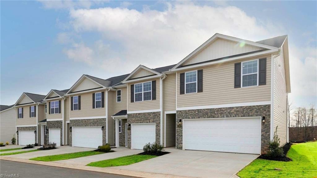 Property Photo: 1409 Maltese Lane NC 27405