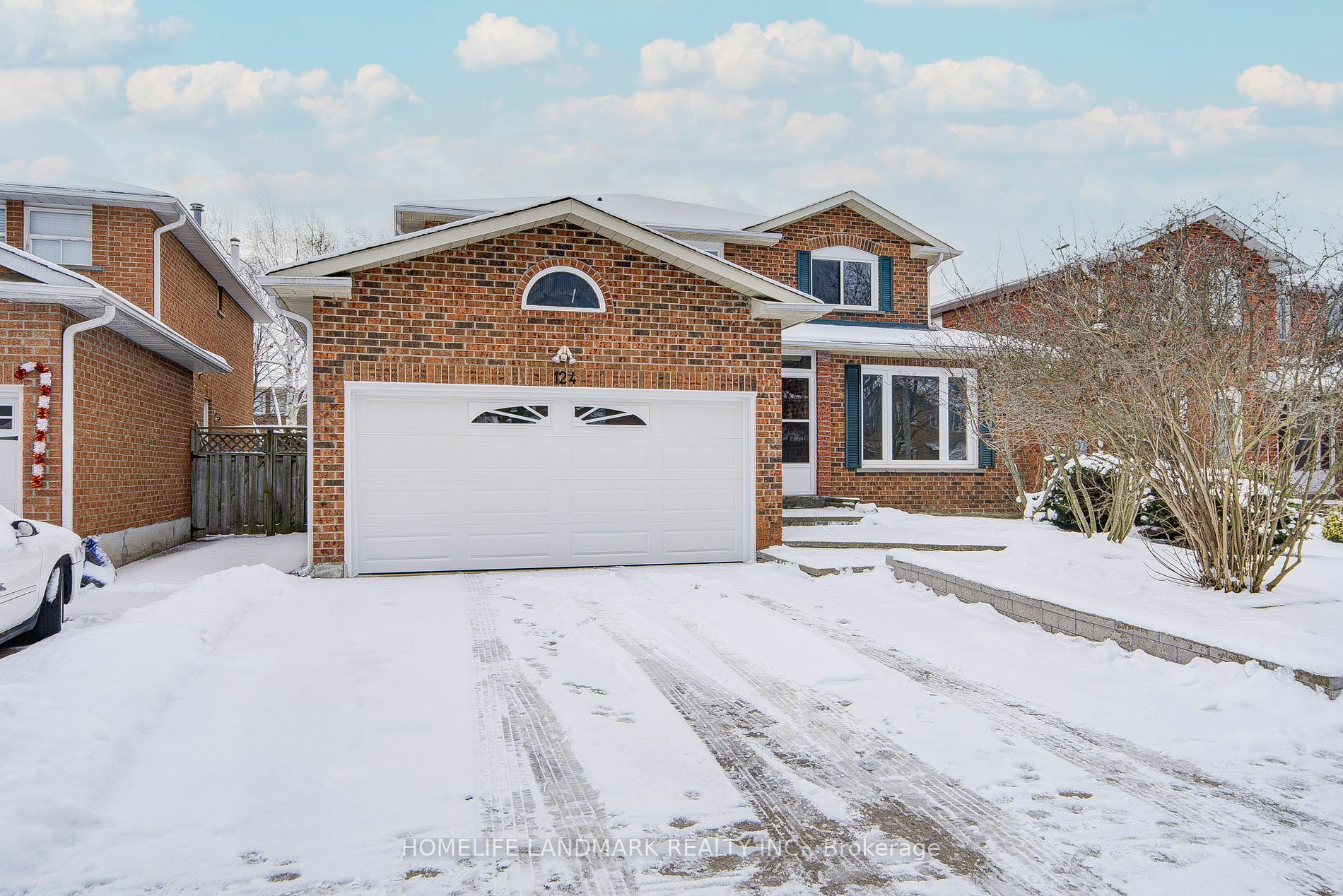 Property Photo:  124 Carrington Dr  ON L4C 7Y9 