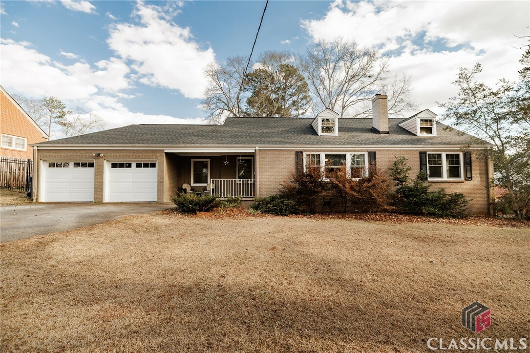 Property Photo: 305 Milledge Heights GA 30606