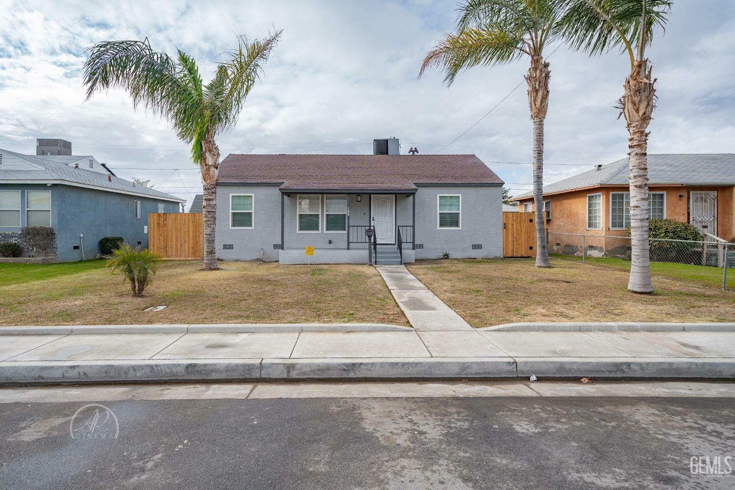 Property Photo:  125 U Street  CA 93304 