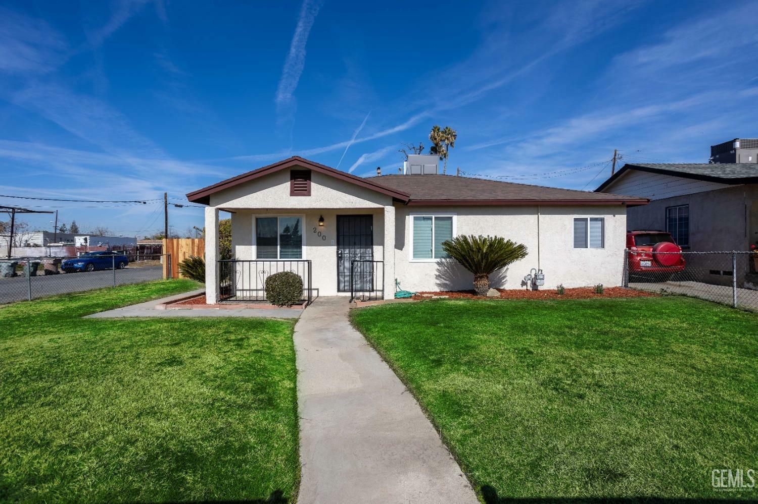 Property Photo:  200 E Terrace Way  CA 93307 