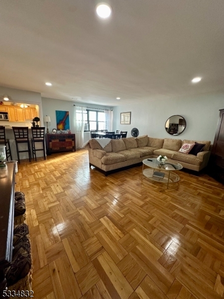 Property Photo:  208 Anderson St 7C  NJ 07601 