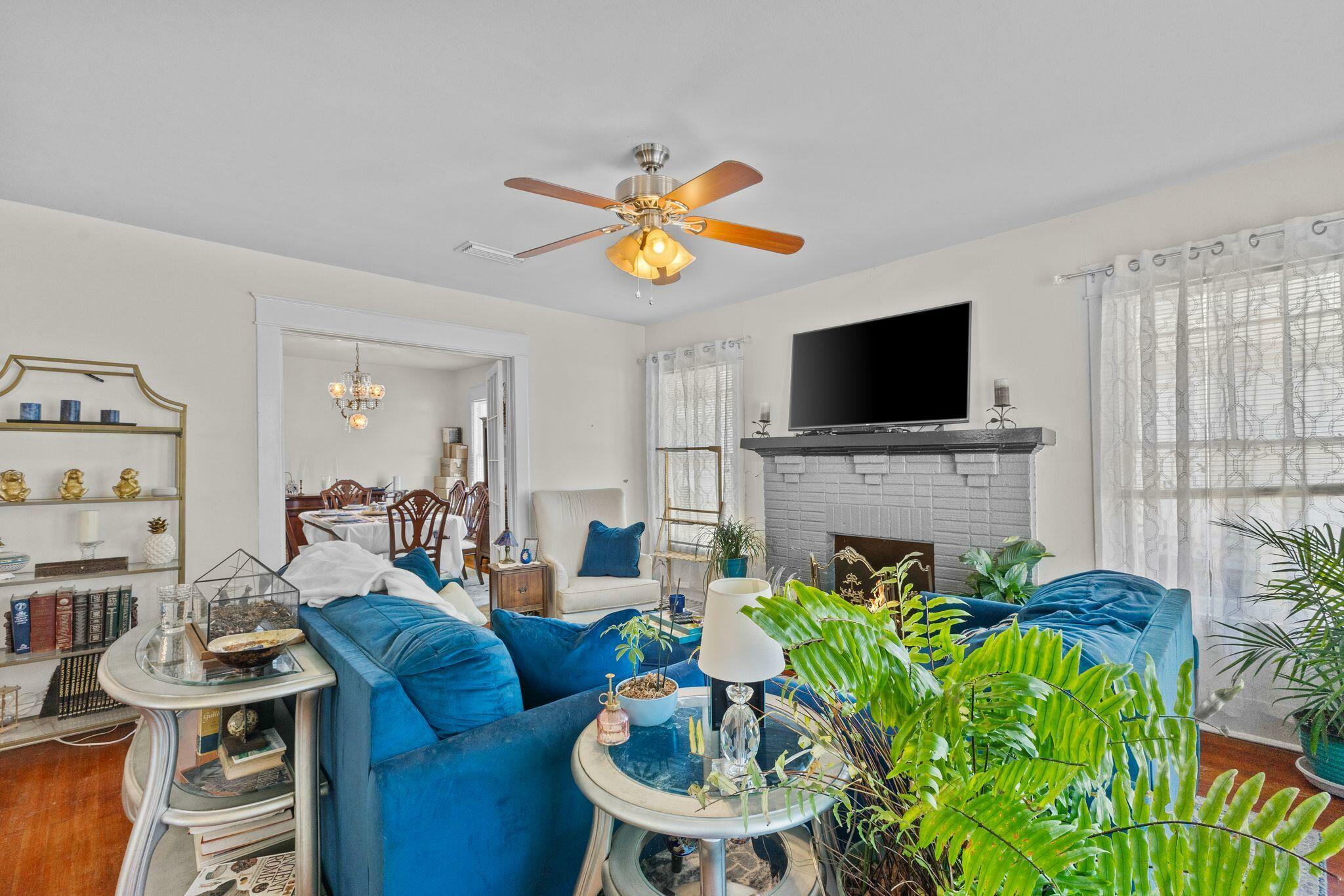 Property Photo:  230 W 7th St.  MS 39440 