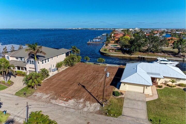 Property Photo:  2181 Palm Tree Drive  FL 33950 