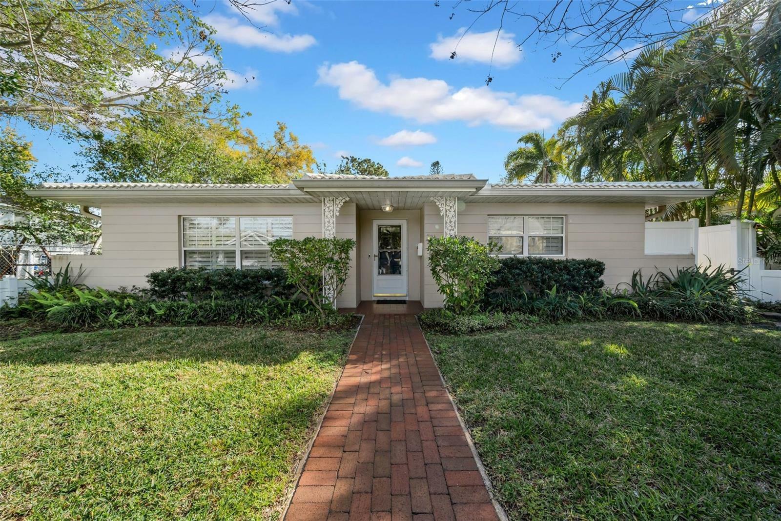 Property Photo: 216 21st Avenue NE FL 33704