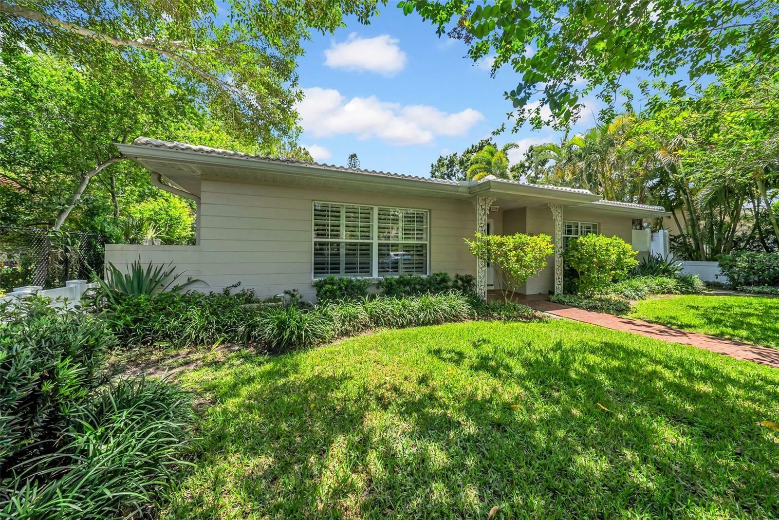 Property Photo: 216 21st Avenue NE FL 33704